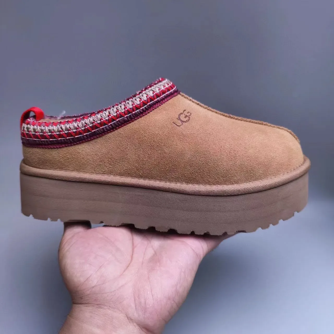 UGG 棕红色麂皮鞋面 编织边饰 翻边 休闲鞋 3