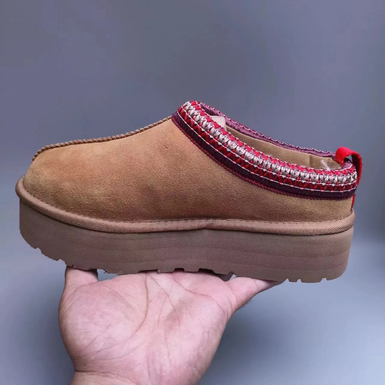 UGG 棕红色麂皮鞋面 编织边饰 翻边 休闲鞋 5