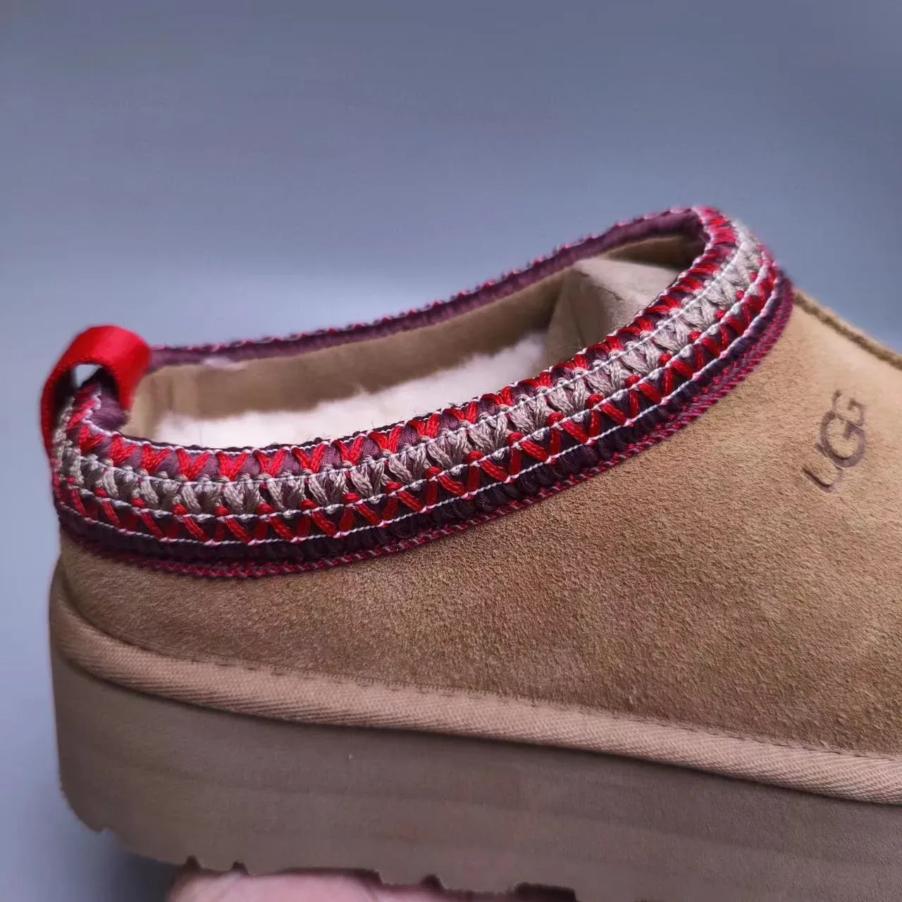 UGG 棕红色麂皮鞋面 编织边饰 翻边 休闲鞋 7