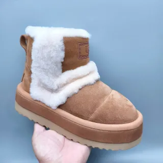 UGG 棕白麂皮上层 折叠羊毛袖口 雪靴