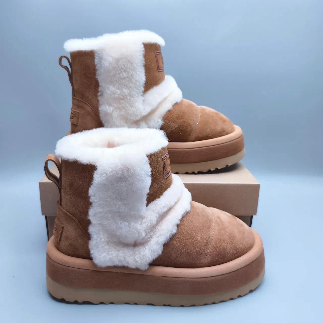UGG 棕白麂皮上层 折叠羊毛袖口 雪靴 5