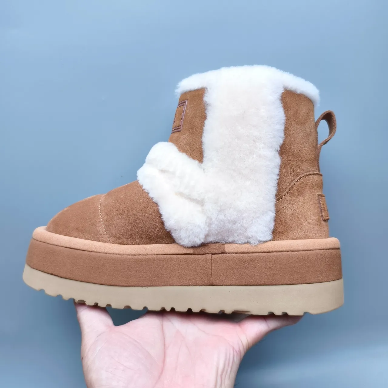 UGG 棕白麂皮上层 折叠羊毛袖口 雪靴 7