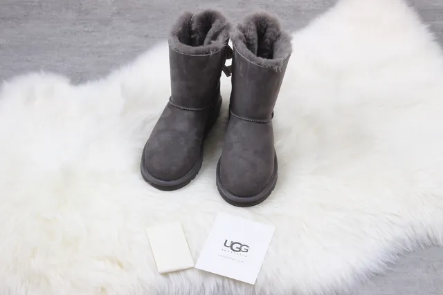 UGG Bottines à la cheville avec nœud Mini Classique Gris Charbon 2