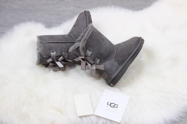 UGG Bottines à la cheville avec nœud Mini Classique Gris Charbon 4