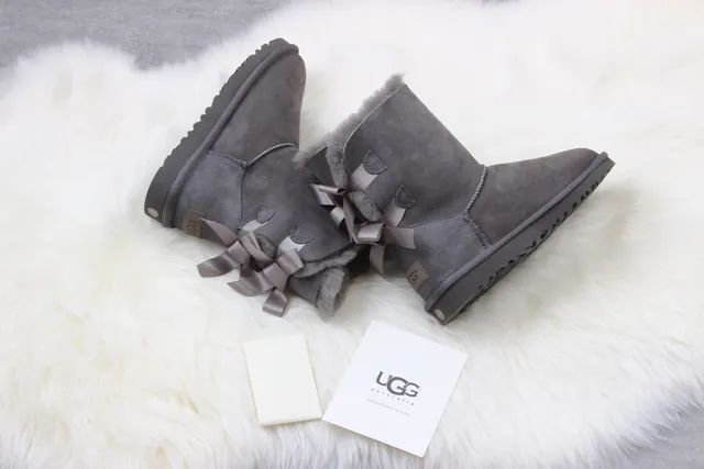 UGG Bottines à la cheville avec nœud Mini Classique Gris Charbon 5