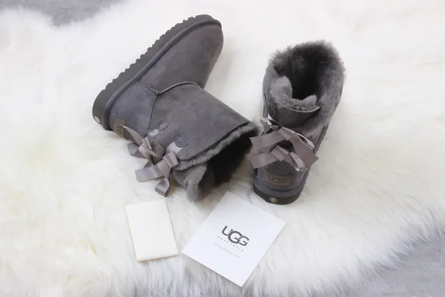 UGG Bottines à la cheville avec nœud Mini Classique Gris Charbon 7