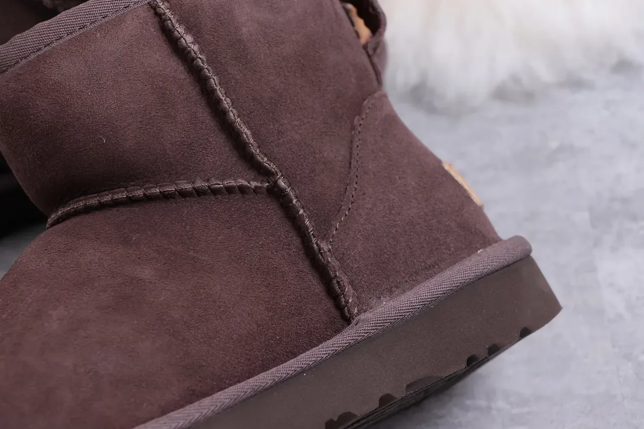 UGG Classic Mini বাদামী সুয়েড শিয়ারলিং লাইন্ড স্নো বুট 3