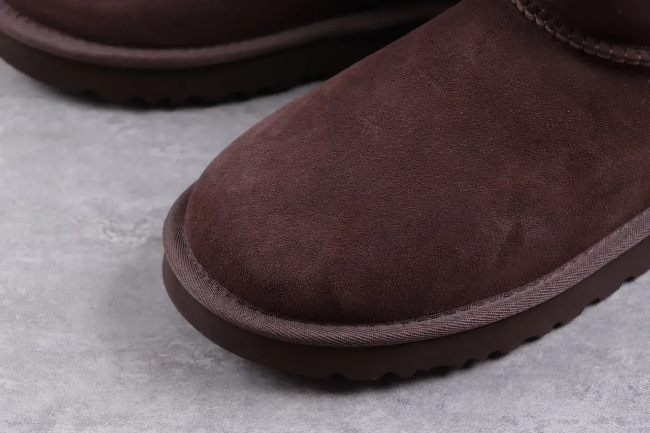 UGG Classic Mini বাদামী সুয়েড শিয়ারলিং লাইন্ড স্নো বুট 4