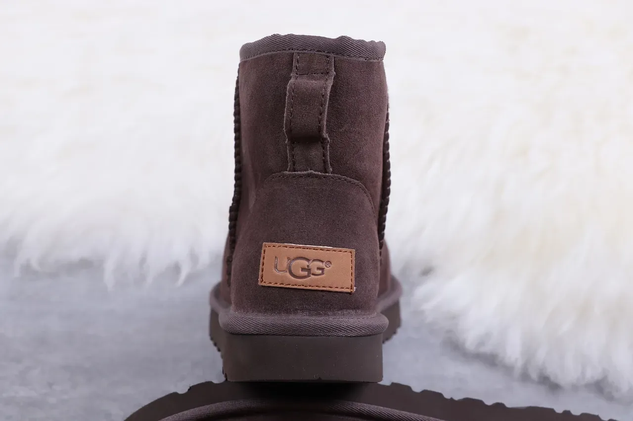 UGG Classic Mini বাদামী সুয়েড শিয়ারলিং লাইন্ড স্নো বুট 5