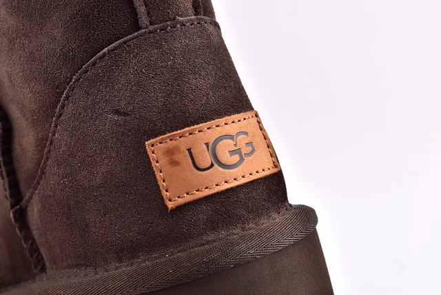UGG经典迷你棕色麂皮雪靴 5