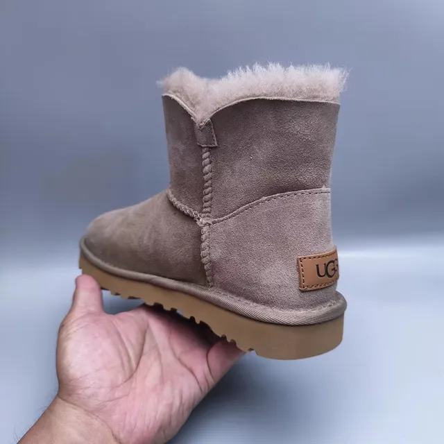 UGG Classic Mini Button Taupe Botas de Nieve 2