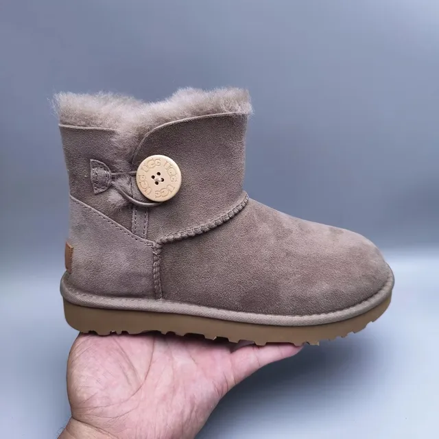 UGG Classic Mini Button Taupe Botas de Nieve 4