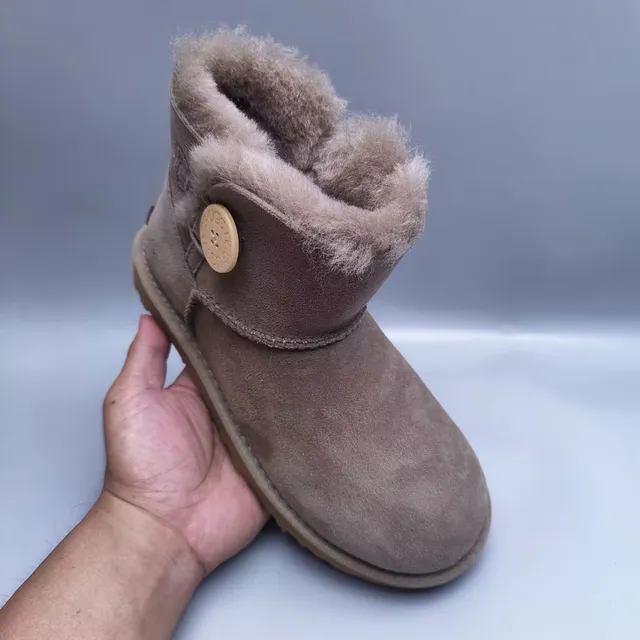 UGG Classic Mini Button Taupe Botas de Nieve 7