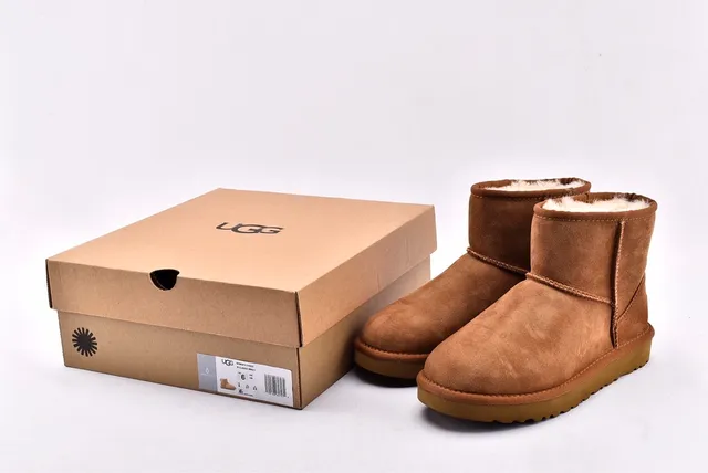 UGG Classic Mini Chestnut Suede Snow Boots 15
