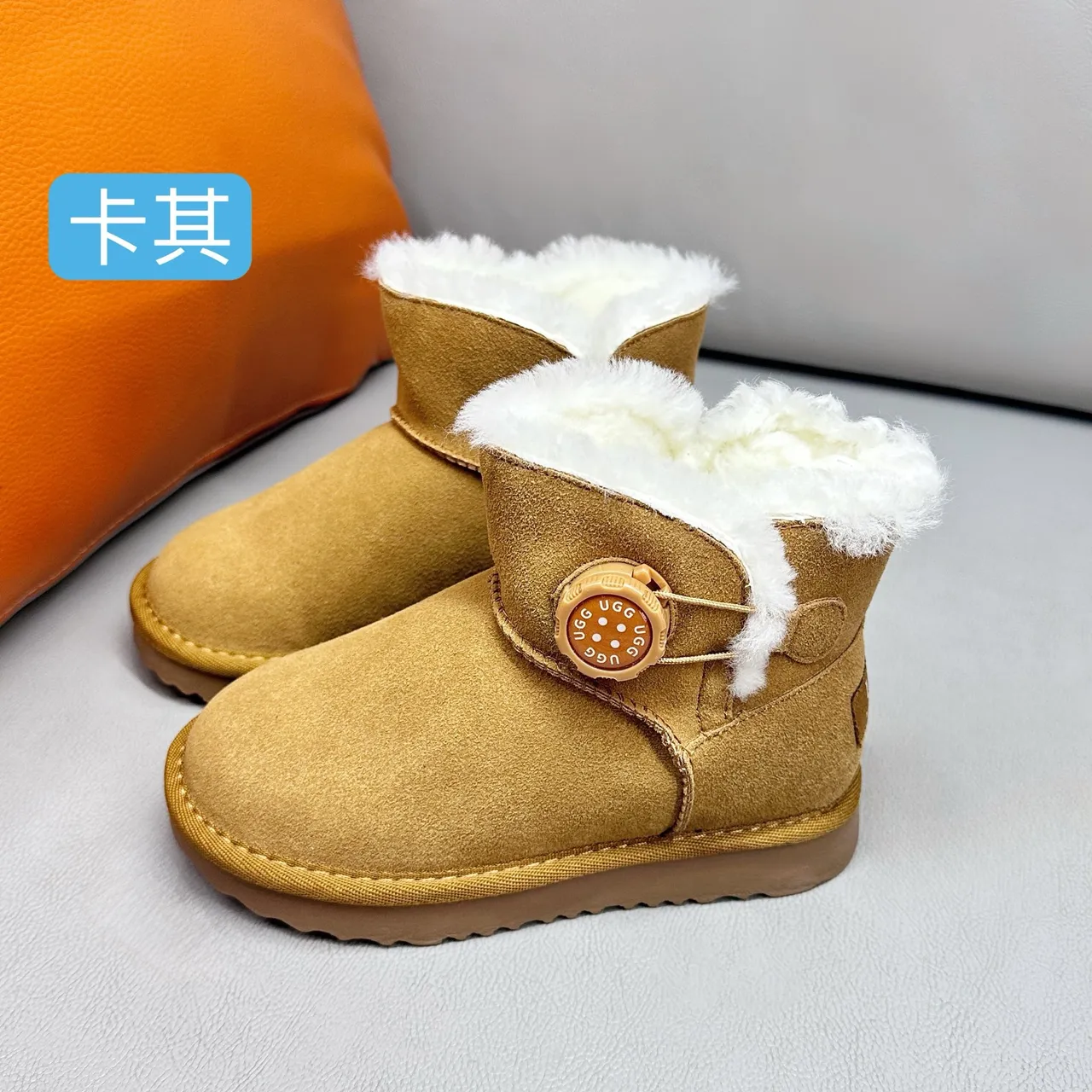 UGG Classic Mini 卡其麂皮羊毛里雪靴 3