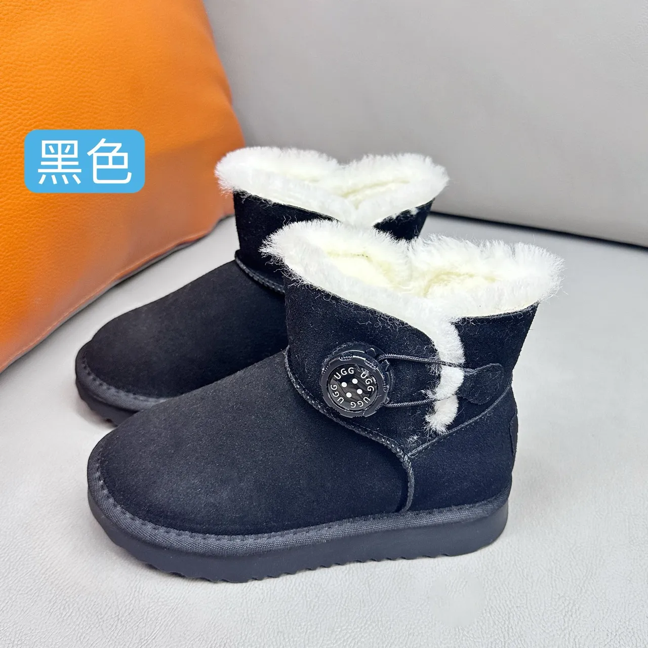 UGG Classic Mini 卡其麂皮羊毛里雪靴 4