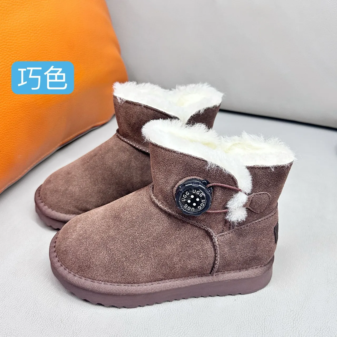 UGG Classic Mini 卡其麂皮羊毛里雪靴 5