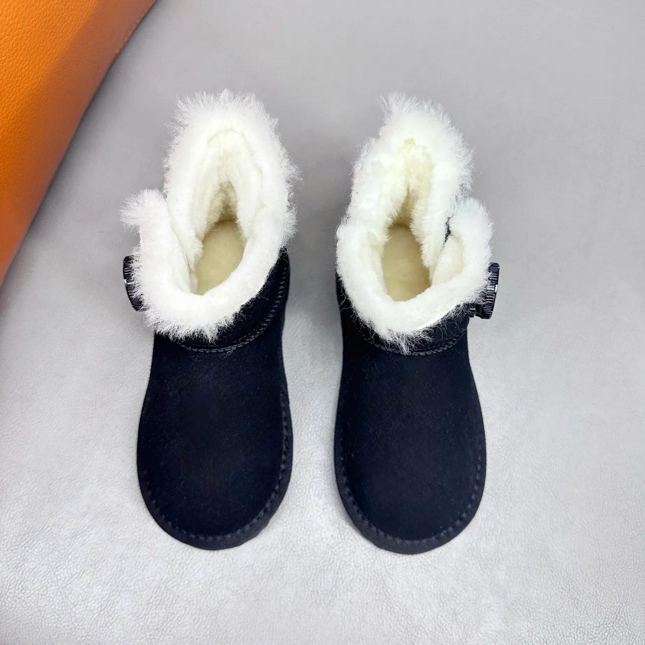 UGG Classic Mini 卡其麂皮羊毛里雪靴 18