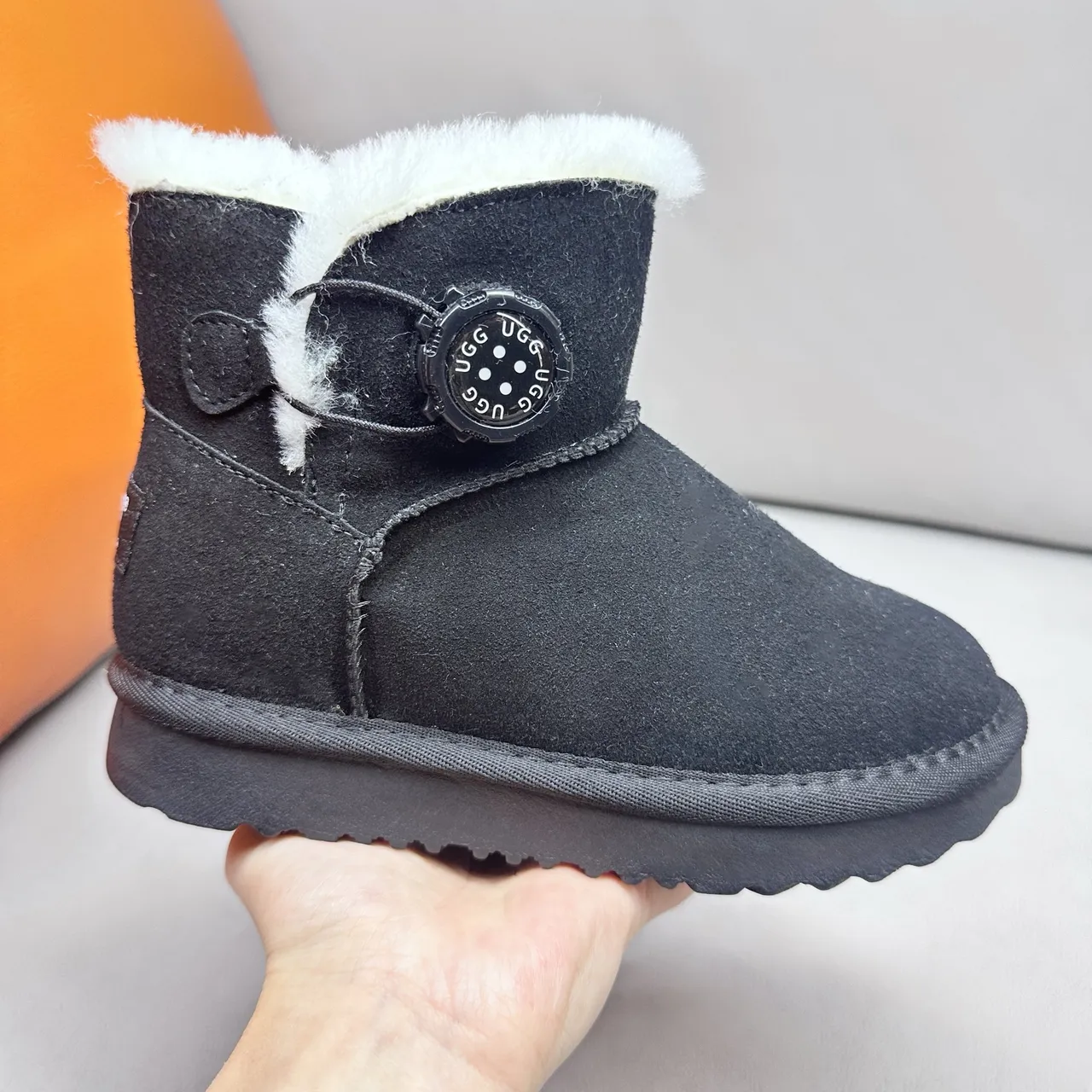 UGG Classic Mini 卡其麂皮羊毛里雪靴 19