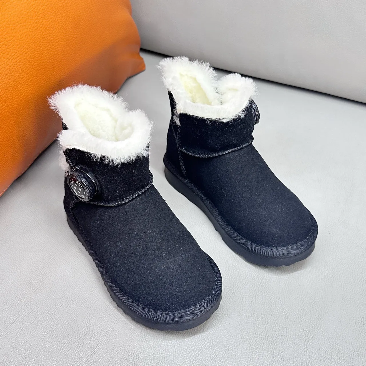 UGG Classic Mini 卡其麂皮羊毛里雪靴 20