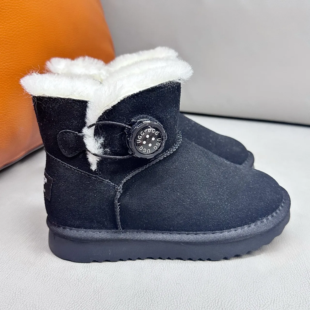 UGG Classic Mini 卡其麂皮羊毛里雪靴 21