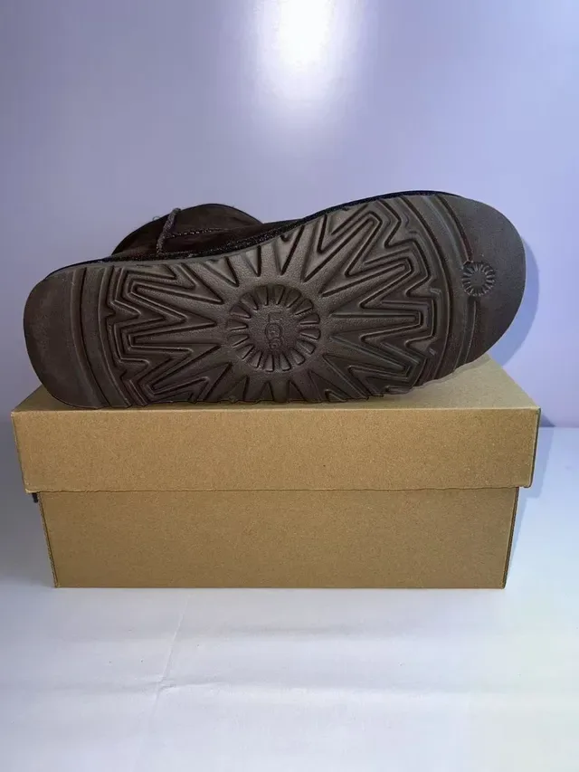 UGG Classic Short বাদামি সুয়েড স্নো বুট 2