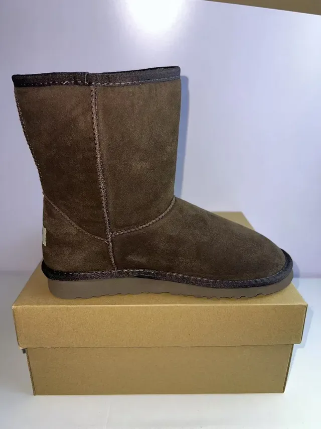 UGG Classic Short বাদামি সুয়েড স্নো বুট 3