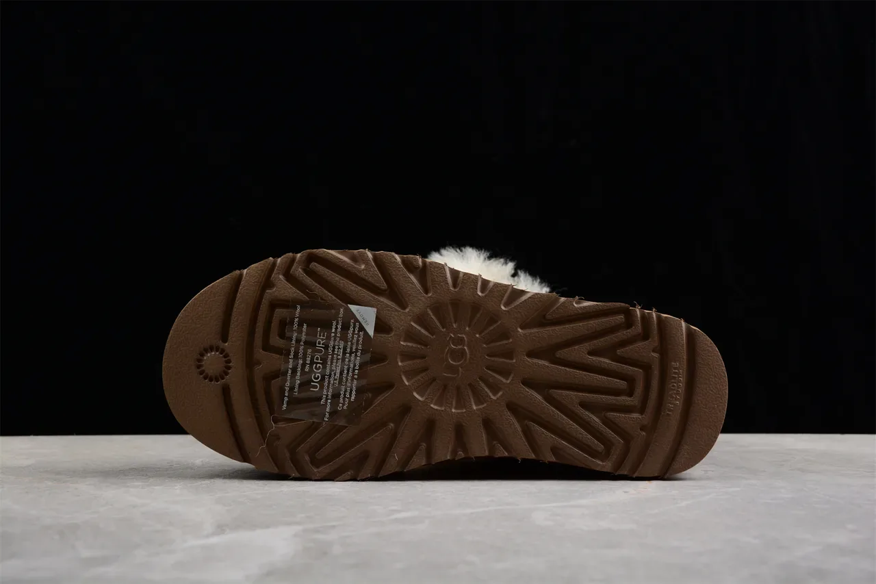 UGG Classic Tall भूरा शियरलिंग लेस-अप स्नो बूट 7