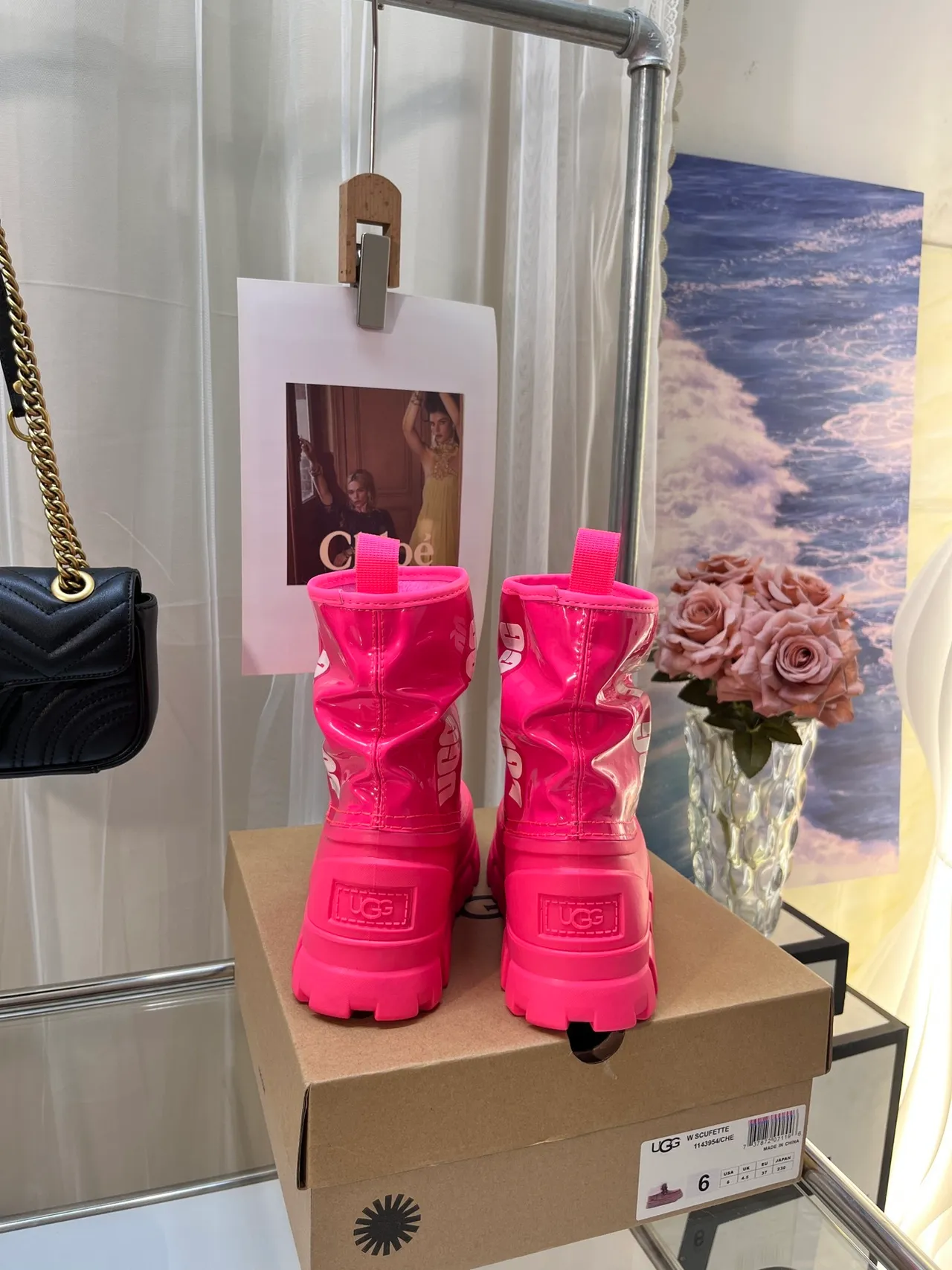 UGG 粉色亮面专利漆面褶皱轴雪靴 6