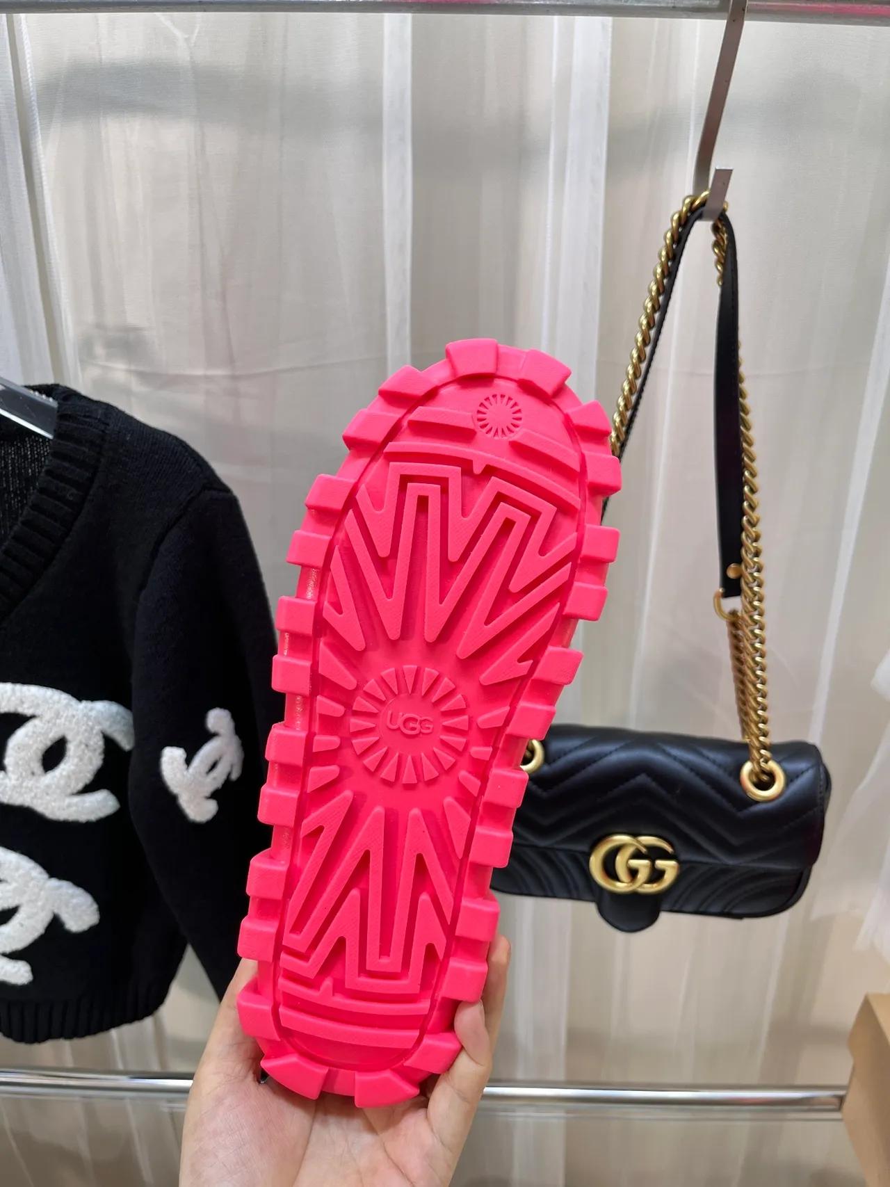 UGG 粉色亮面专利漆面褶皱轴雪靴 7