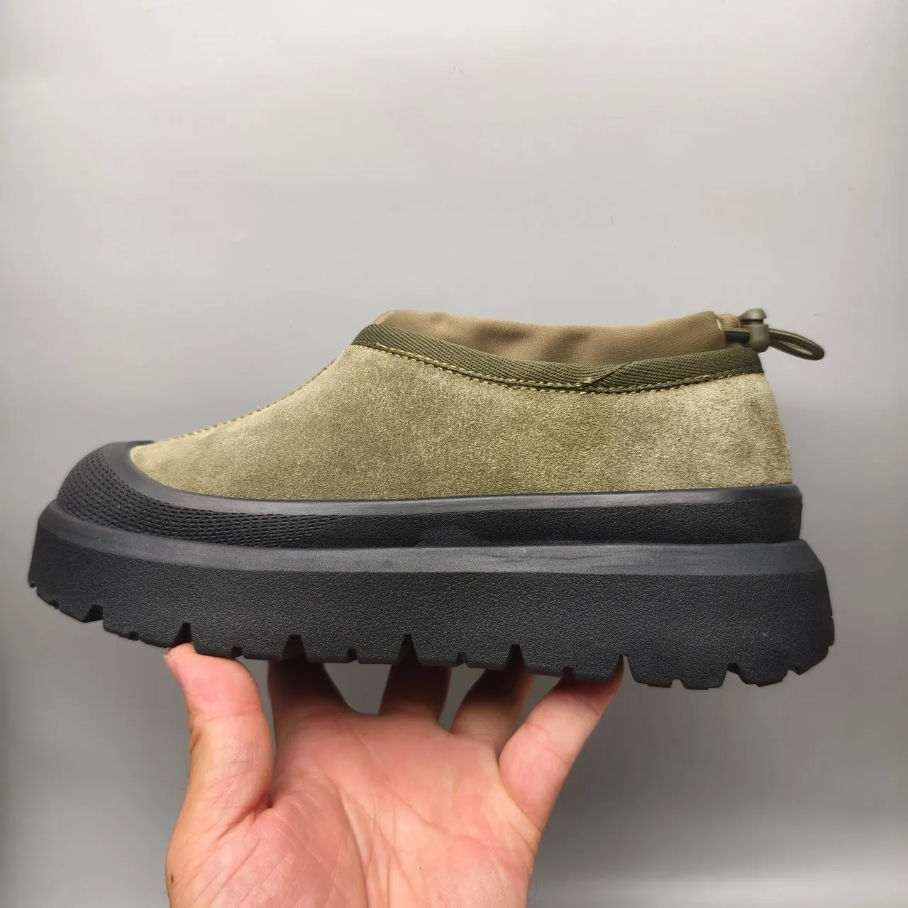 UGG 套脚厚底花纹底橄榄绿休闲鞋 7