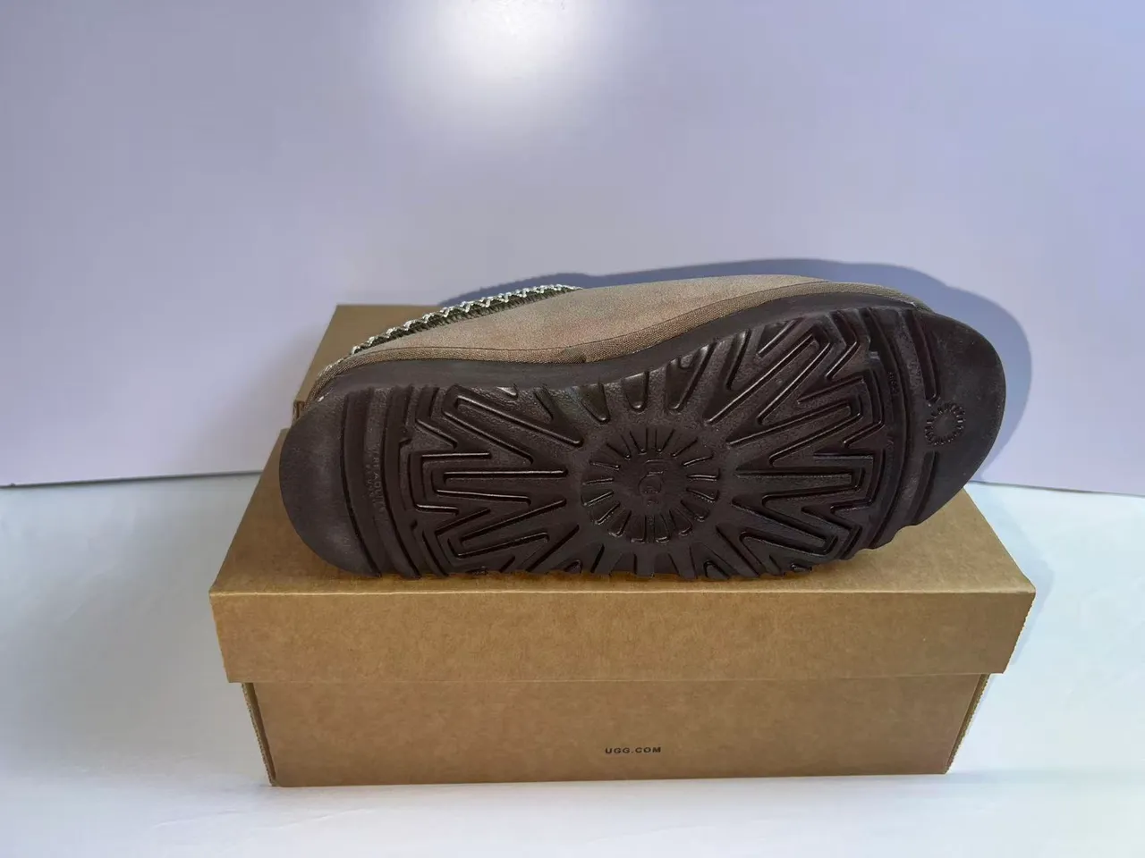 UGG Tasman بيج بني كعب منصة زخرفة معدنية منسوجة أحذية كاجوال 2