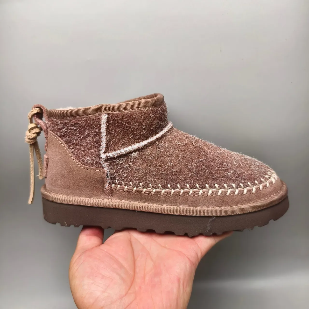 UGG Tasman Bota de Nieve Marrón Forrada con Shearling de Ante 2
