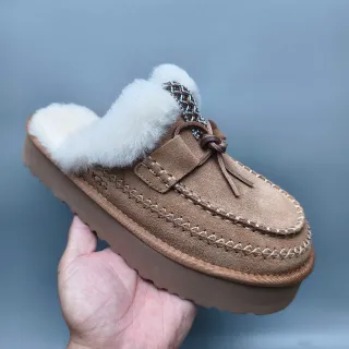 UGG Tasman 棕白羊毛衬里麂皮莫卡辛缝制休闲鞋