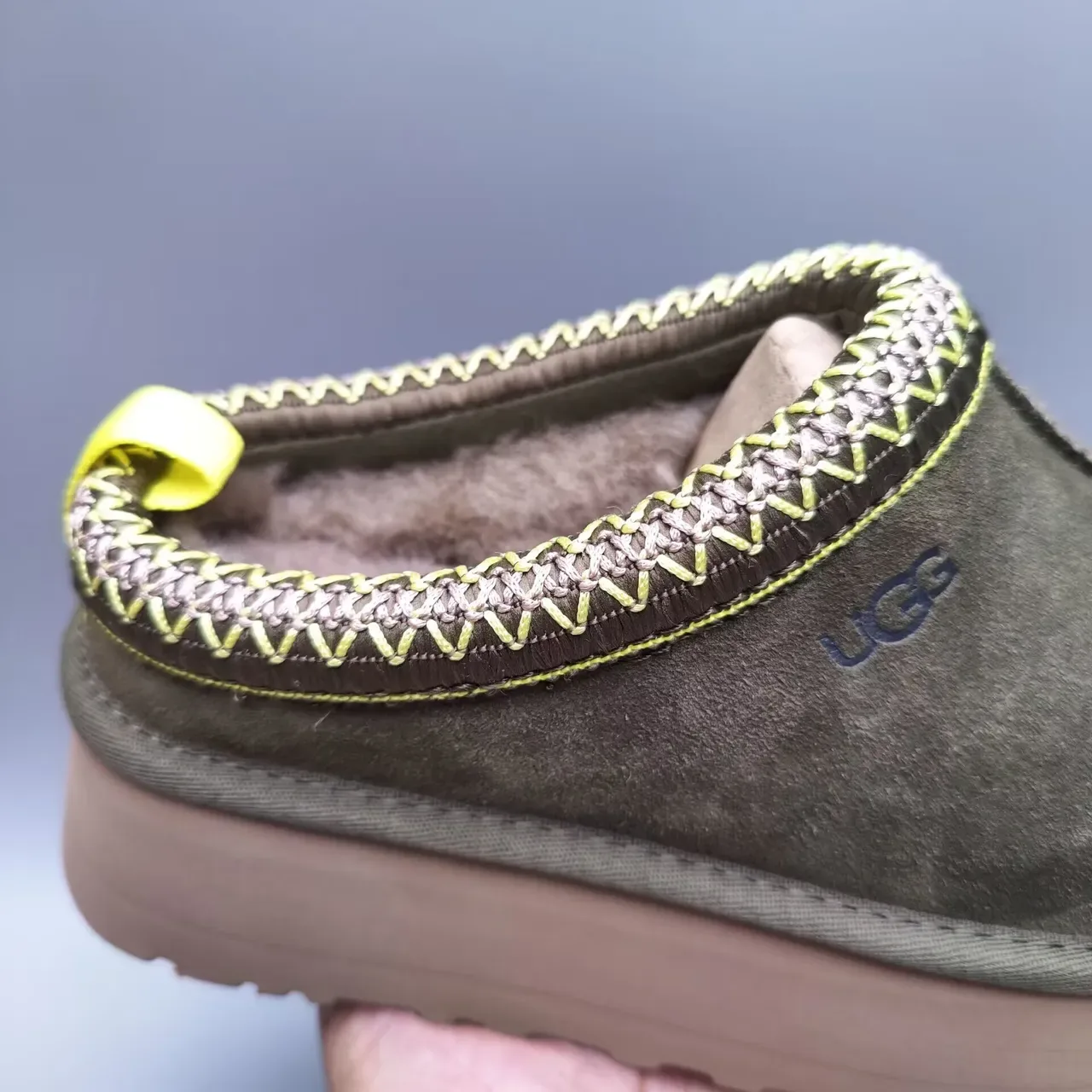 UGG Tasman Olive Brown सूड स्लिप-ऑन केजुअल जूते 8
