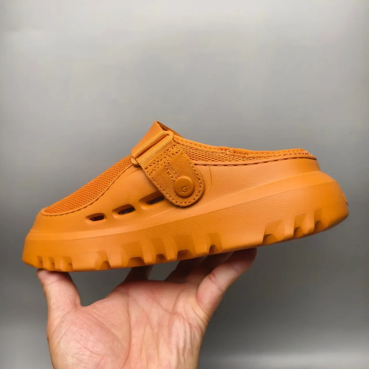 UGG Tasman Naranja Correa de Malla Clog 4