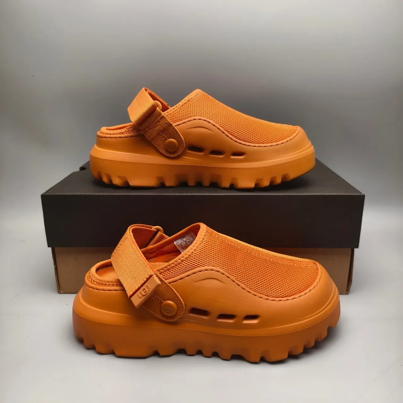 UGG Tasman Naranja Correa de Malla Clog 5