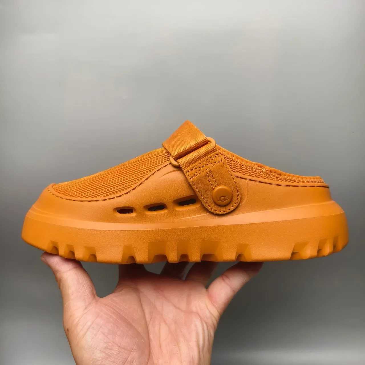 UGG Tasman Naranja Correa de Malla Clog 7