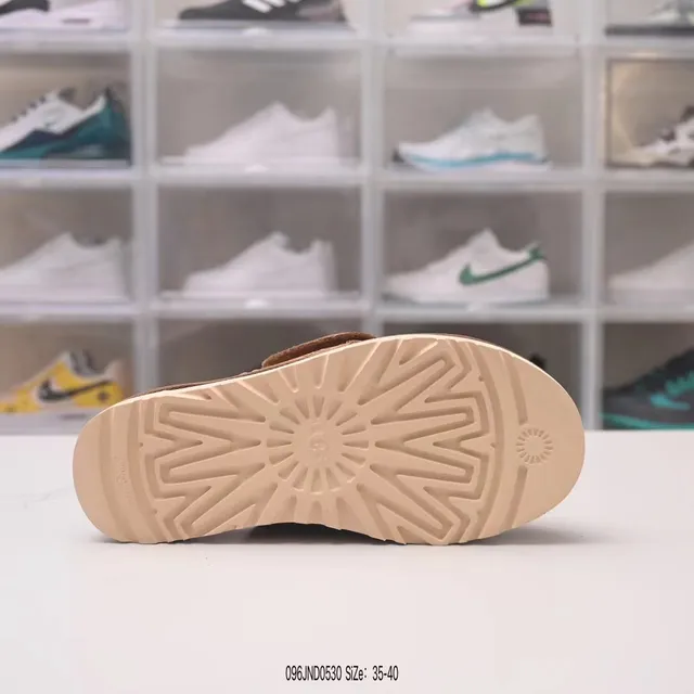 UGG Pantoufles Style Tasman à brides croisées en daim 2