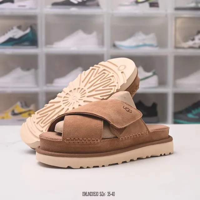 UGG Pantoufles Style Tasman à brides croisées en daim 4