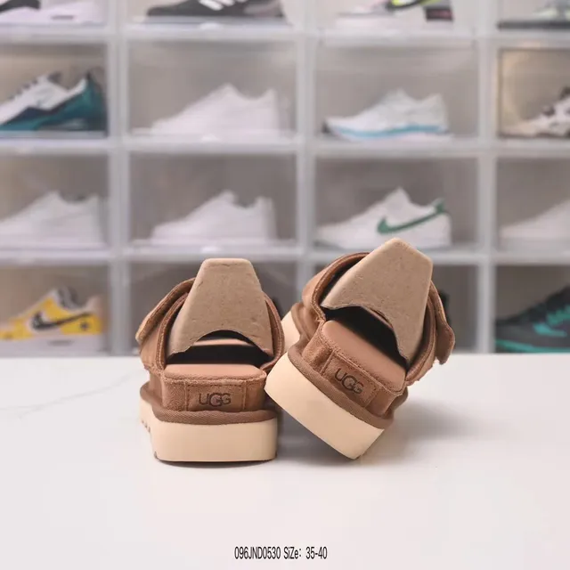 UGG Pantoufles Style Tasman à brides croisées en daim 5