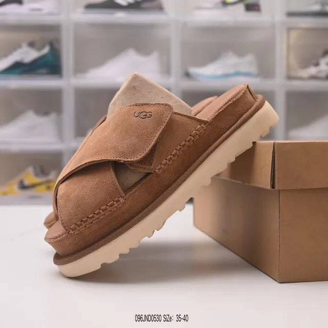 UGG Pantoufles Style Tasman à brides croisées en daim 6