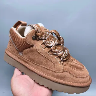 UGG Tasman Zapatillas Lifestyle en Ante color tan Forradas con Shearling