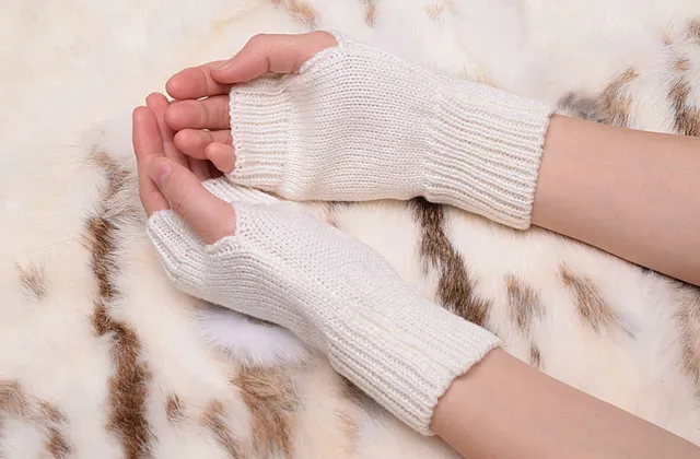 UGG Tasman Guantes Sin Dedos de Punto Blancos 5