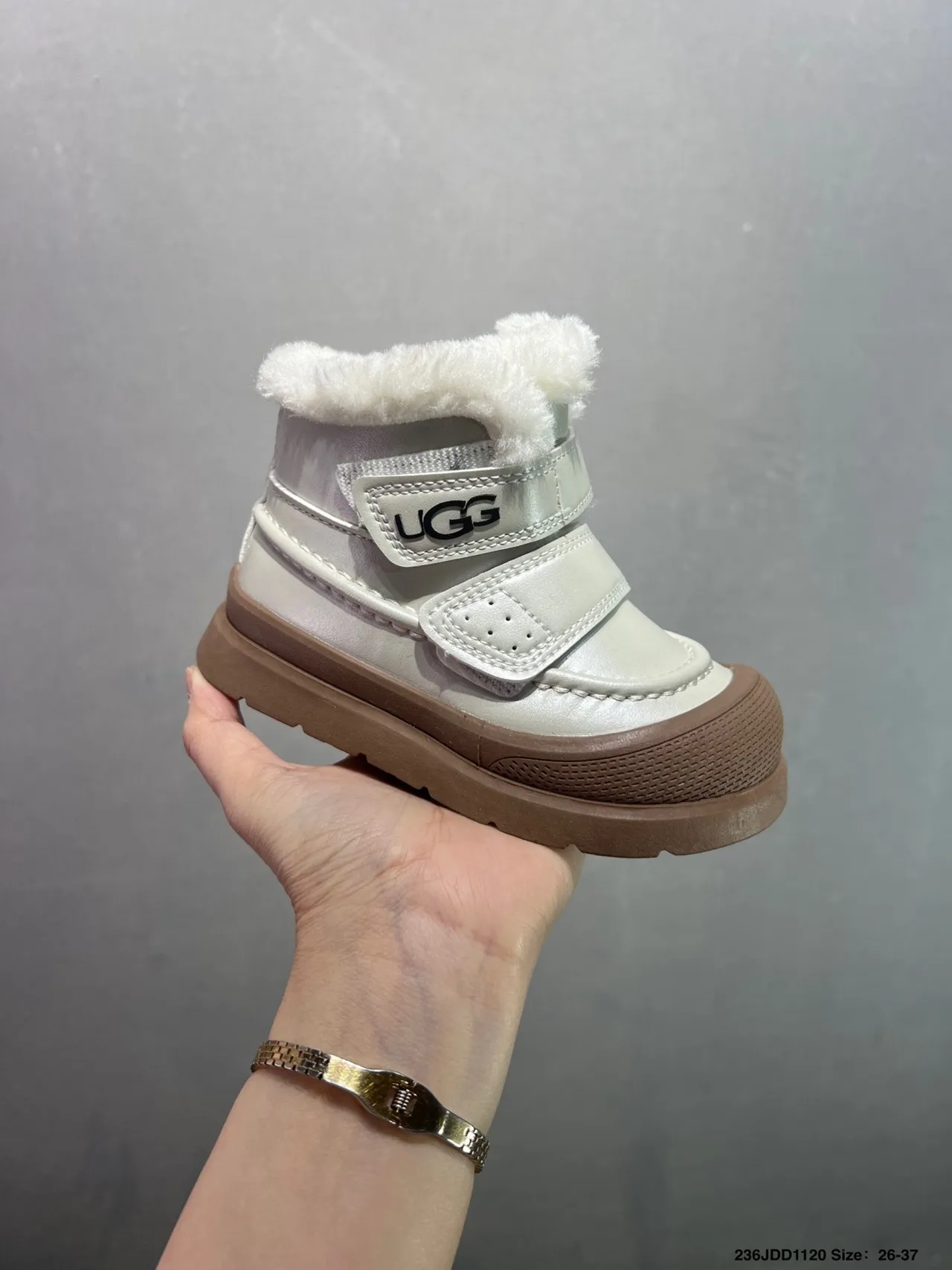 UGG সাদা বাদামী গোড়ালির উচ্চতা শিয়ারলিং-লাইনড স্নো বুট 18