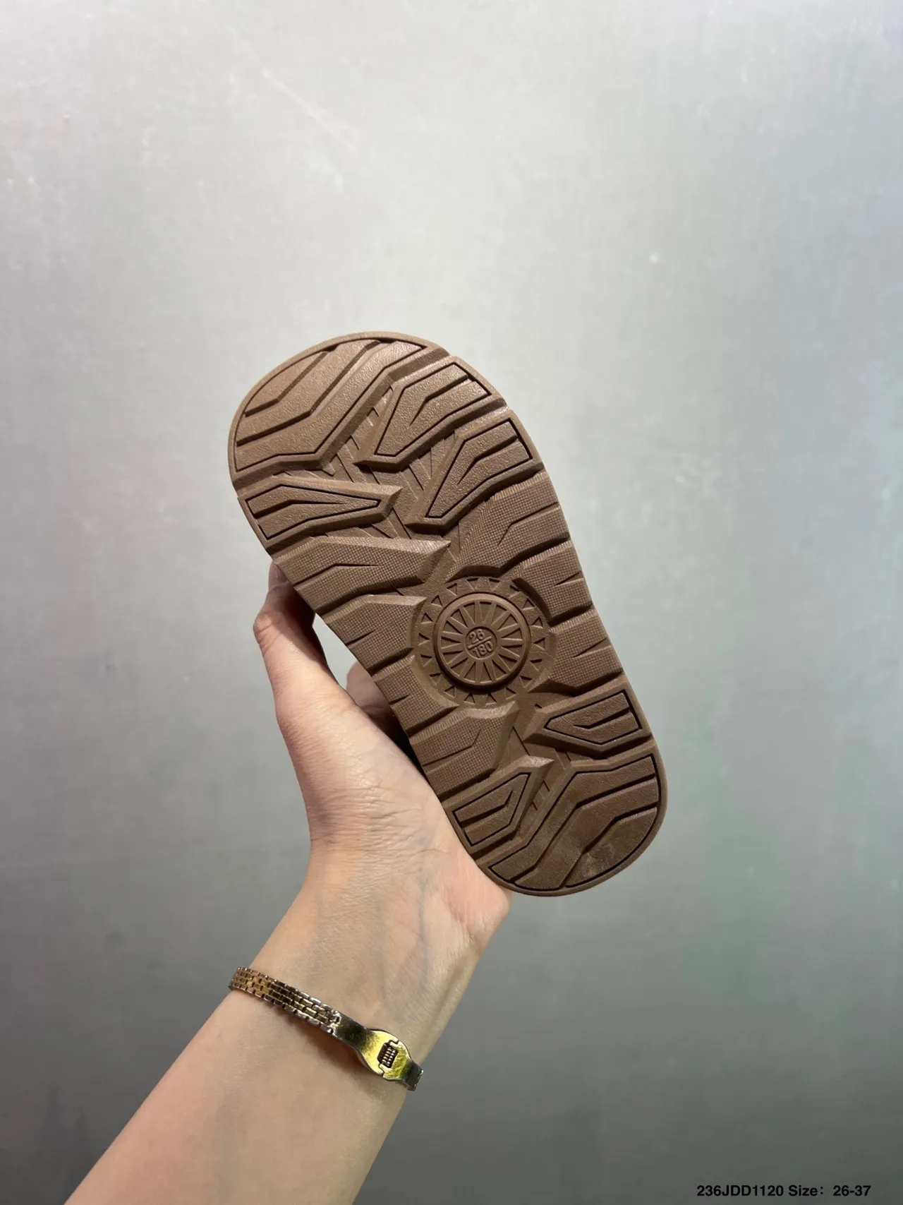 UGG সাদা বাদামী গোড়ালির উচ্চতা শিয়ারলিং-লাইনড স্নো বুট 19