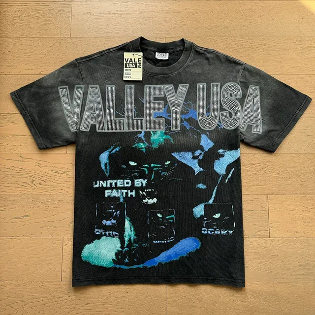 Vale Forever Camiseta gráfica preta de lavagem ácida com strass 3