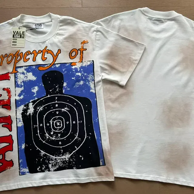 T-shirt graphique Vale Forever Property of Target 9