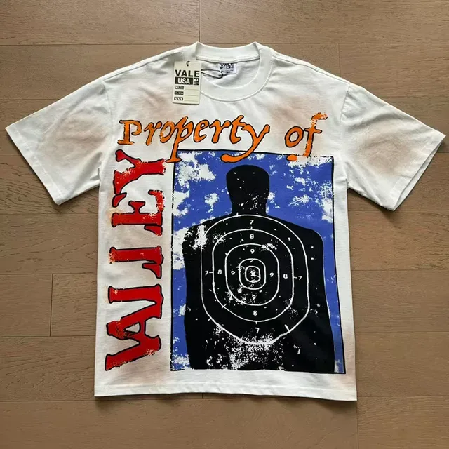 T-shirt graphique Vale Forever Property of Target 11