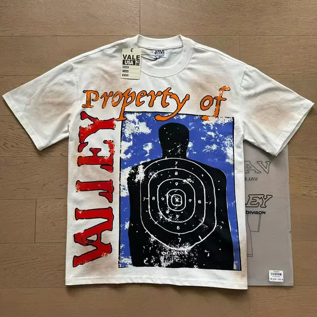 T-shirt graphique Vale Forever Property of Target 12